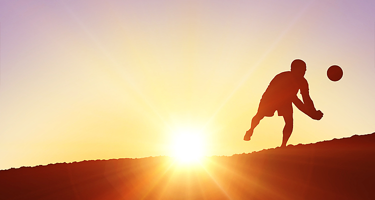 포토 JPG 해외이미지 백인 라이프스타일 남자 실루엣 스포츠 포즈 올림픽 공 응원 놀이 하늘 건강 성인 사람없음 30대 빛 운동복 운동 햇빛 태양 팔짱 검은색 힘 황혼 일몰 경쟁 새벽 활발 게임 축하 잡기 저녁 결심 배구 운동가 플레이어 해외202105 해외포토 자연요소 서양인 옷 컬러 컨셉 모션 촬영기법 사람 생활 장년 구기 노을 밤 야간 파일형식