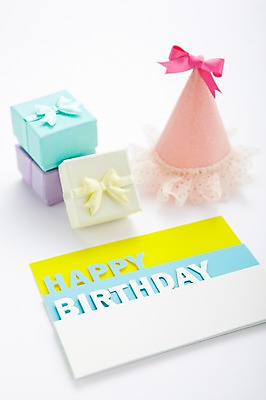 포토 JPG 스튜디오촬영 모자 기념일 선물 이벤트 사람없음 장식 선물상자 고깔모자 생일 오브젝트 생일축하 국내포토 카드프레임 모자_잡화 잡화 프레임 실내 상자 축하 파일형식