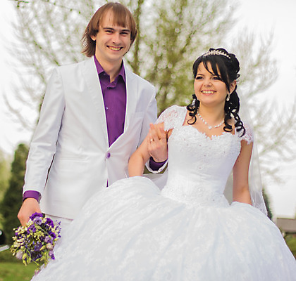 포토 JPG 해외이미지 나무 백인 커플 드레스 공원 행복 결혼 백그라운드 잎 결혼식 갈색머리 관리 그림자 사랑 서기 미소 정장 성인 야외 두명 초록색 여름 걷기 맑음 낭만 흰색 베일 곁눈질 스타일 해외202004 해외202105 해외포토 서양인 식물 헤어스타일 옷 계절 공공시설 감정 컬러 컨셉 관계 모션 날씨 표정 사람 이벤트 파일형식