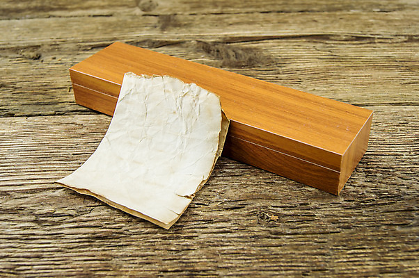 포토 JPG 해외이미지 디자인 가구 백그라운드 선물 미술 안전 사람없음 목재 장식 상자 갈색 금속 수확 골동품 뚜껑 흰색 오픈 역사 재산 작음 신비 컨테이너 비밀 보석 소중 오브젝트 싱글 복고 잠금 수납 해적 보물 고립 궤 수목 옛날 장식함 해외202004 해외202105 해외포토 나무 산업 컬러 생활용품 컨셉 농업 재료 재질 문화예술 금융 크기 광석 도둑 보안 파일형식