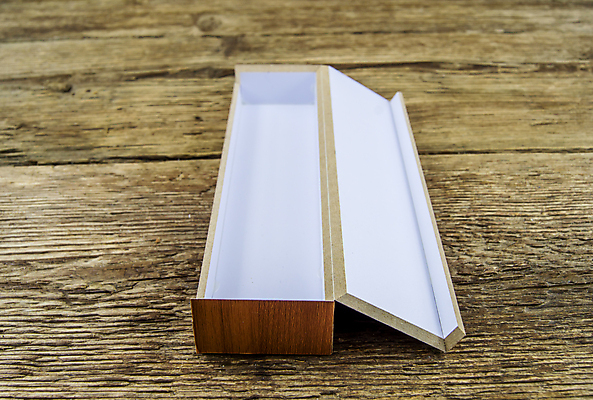 포토 JPG 해외이미지 디자인 가구 백그라운드 선물 미술 안전 사람없음 목재 장식 상자 갈색 금속 수확 골동품 뚜껑 흰색 오픈 역사 재산 작음 신비 컨테이너 비밀 보석 소중 오브젝트 싱글 복고 잠금 수납 해적 보물 고립 궤 수목 옛날 장식함 해외202004 해외202105 해외포토 나무 산업 컬러 생활용품 컨셉 농업 재료 재질 문화예술 금융 크기 광석 도둑 보안 파일형식