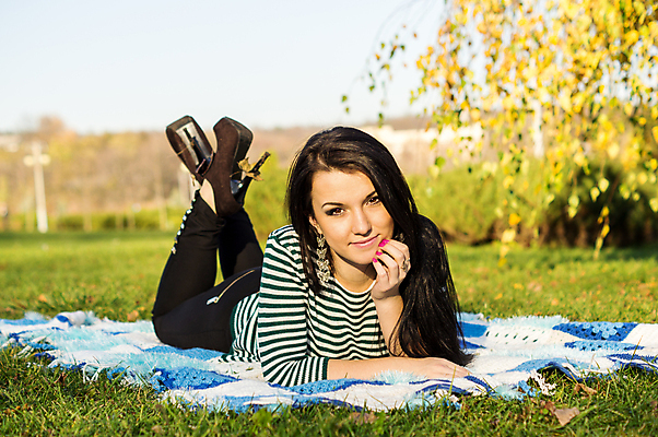 포토 JPG 해외이미지 모델 1 공원 여자 행복 얼굴 잎 오렌지 자연 휴식 한명 미소 사람 성인 야외 햇빛 쌓기 정원 맑음 기쁨 가을 흰색 숲 부드러움 땅바닥 해외202004 해외202105 해외포토 식물 계절 공공시설 감정 컬러 컨셉 과일 모션 날씨 바닥 표정 신체부위 태양 감각 생태계 파일형식