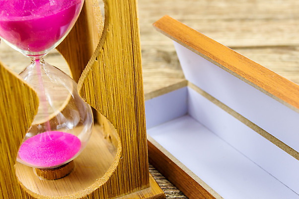 포토 JPG 해외이미지 디자인 가구 백그라운드 선물 미술 안전 사람없음 목재 장식 상자 갈색 금속 수확 골동품 뚜껑 흰색 오픈 역사 재산 작음 신비 컨테이너 비밀 보석 소중 오브젝트 싱글 복고 잠금 수납 해적 보물 고립 궤 수목 옛날 장식함 해외202004 해외202105 해외포토 나무 산업 컬러 생활용품 컨셉 농업 재료 재질 문화예술 금융 크기 광석 도둑 보안 파일형식