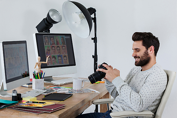포토 JPG 해외이미지 백인 직업 라이프스타일 응시 남자 행복 비즈니스 청소년 조명 수염 직장 함께함 기술 창조 20대 사람없음 스마트폰 핸드폰 컴퓨터 사무실 카메라 활발 키보드 디지털카메라 쥐 사진사 전자 예술가 스포트라이트 그래픽디자이너 돌봄 정확 해외202105 해외포토 서양인 시선 감정 컨셉 회사 모션 사람 청년 생활 전자제품 스마트기기 설치류 디자이너 작가 파일형식