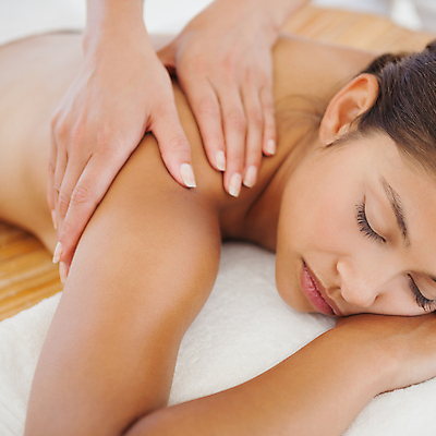 포토 JPG 해외이미지 라이프스타일 손 여자 행복 엎드리기 휴식 갈색머리 실내 한명 미소 상반신 20대 성인 신체부위 수건 스파 마사지 마사지사 성인여자한명만 해외202105 해외포토 직업 1 헤어스타일 감정 컨셉 모션 표정 사람 청년 내부 생활 위생용품 여자한명만 성인여자만 파일형식