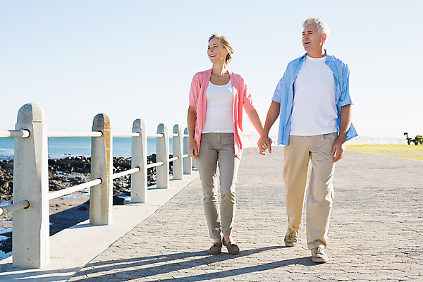 포토 JPG 해외이미지 백인 라이프스타일 커플 여자 남자 행복 바다 40대 중년 50대 포즈 관계 바람 휴가 함께함 사랑 야외 두명 캐주얼 금발 햇빛 걷기 항구 손잡기 맑음 봄 자유 주말 도피 무료 해외202105 해외포토 자연요소 서양인 헤어스타일 옷 계절 감정 컨셉 교통시설 모션 날씨 사람 성인 생활 태양 파일형식