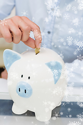 포토 JPG 해외이미지 백인 라이프스타일 손 남자 셔츠 돈 거실 손가락 가정 아파트 주택 한명 성인 30대 금융 파란색 동전 저축 돼지저금통 흰색 잡기 눈송이 떨어짐 묘사 넣기 해외202105 해외포토 서양인 1 컬러 컨셉 상의 모션 눈_날씨 사람 건물 생활 신체부위 장년 경제 저금통 재산 파일형식