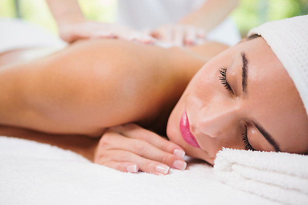 포토 JPG 해외이미지 백인 라이프스타일 손 웰빙 여자 여유 엎드리기 휴식 한명 상반신 20대 성인 신체부위 스파 마사지 크림 테라피 안마사 성인여자한명만 해외202105 해외포토 서양인 1 감정 컨셉 모션 사람 청년 생활 뷰티 여자한명만 성인여자만 파일형식