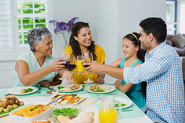 포토 JPG 해외이미지 직업 라이프스타일 접시 여자 남자 딸 행복 할머니 음료 어린이 음식 와인잔 가정 가족 청소년 엄마 손녀 아파트 주택 함께함 파스타 건강 사랑 앉기 소년 20대 사람없음 물 식사 주스 기쁨 샐러드 알코올 아빠 60대 오렌지주스 결합 레드와인 준비 상쾌 축배 점심식사 소통 혼혈 정확 해외202105 해외포토 자연요소 식기 노년 감정 컨셉 술잔 관계 모션 서양음식 사람 청년 건물 생활 와인 과일주스 손주 다문화 파일형식