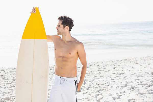 포토 JPG 해외이미지 백인 남자 스포츠 바다 포즈 청소년 휴가 앉기 20대 사람없음 야외 햇빛 섹시 유행 평화 맑음 기쁨 흰색 잡기 서핑보드 서핑 비치웨어 서퍼 적재 도피 스타일 해외202105 해외포토 서양인 옷 감정 컬러 컨셉 모션 날씨 운동선수 사람 청년 태양 수상스포츠 보드_스포츠 파일형식