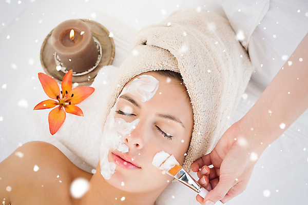 포토 JPG 해외이미지 백인 라이프스타일 손 웰빙 여자 여유 휴식 한명 상반신 20대 성인 신체부위 수건 눕기 스파 마사지 붓 크림 테라피 안마사 성인여자한명만 해외202105 해외포토 서양인 1 감정 컨셉 모션 사람 청년 생활 위생용품 뷰티 여자한명만 성인여자만 파일형식