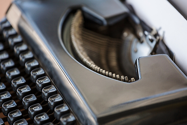 포토 JPG 해외이미지 종이 일러스트 사람없음 컴퓨터그래픽 그래픽 컴퓨터 디지털 기계 타이핑 키보드 클래식 편지 수집 사인 구두점 해외202105 해외포토 컨셉 전자제품 구두상점 파일형식