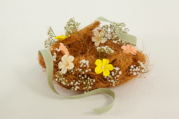 포토 JPG 해외이미지 전통 라이프스타일 계절 꽃 리본 기독교 종교 탁자 표면 휴가 부활절 아이디어 창조 사람없음 장식 빛 컬러풀 갈색 보라색 축제 희망 도전 흰색 나뭇가지 축하 황금 둥지 볏짚 스마트 잔치 기념품 소원 인공 해외202105 해외포토 나무 식물 기념일 감정 컬러 가구 컨셉 생활 짚 오브젝트 파일형식