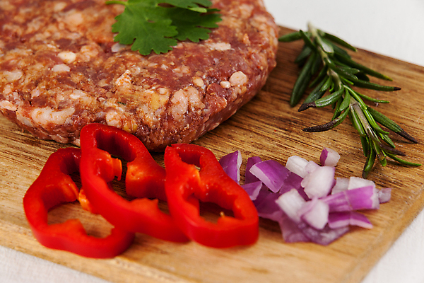 포토 JPG 해외이미지 토마토 재료 부분 양파 육류 요리 사람없음 목재 소고기 신선 고명 양념 자르기 허브 준비 유기농 날것 레시피 로즈메리 목판 생식 개조 해외202105 해외포토 나무 식물 웰빙 채소 식재료 모션 파일형식