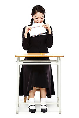 포토 JPG 스튜디오촬영 전신 학생 라이프스타일 여학생 여자 교복 청소년 양갈래머리 여고생 고등학생 편지봉투 땋은머리 실내 한명 미소 웃음 들기 누끼 사람 앉기 동양인 앞모습 10대 청춘 연필 스쿨라이프 한국인 추억 러브레터 편지 책상 복고 학창시절 설레임 편지쓰기 여자만 여자한명만 십대만 십대여자만 십대여자한명만 국내포토 1 헤어스타일 옷 감정 뷰포인트 가구 컨셉 학교 모션 학용품 봉투 표정 인종 내부 생활 필기구 기록 파일형식