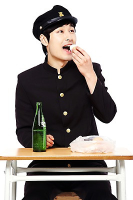 포토 JPG 스튜디오촬영 모자 학생 라이프스타일 응시 남자 교복 음료 음식 남학생 의자 청소년 고등학생 디저트 실내 한명 미소 웃음 들기 누끼 사람 앉기 동양인 앞모습 10대 청춘 스쿨라이프 계란 한국인 추억 병 먹기 책상 복고 학창시절 군것질 삶은계란 사이다 남자만 남자한명만 십대만 십대남자만 십대남자한명만 국내포토 1 식기 시선 잡화 옷 뷰포인트 가구 컨셉 학교 모션 표정 인종 내부 생활 알 계란요리 파일형식