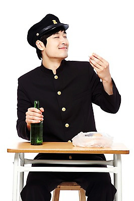포토 JPG 스튜디오촬영 모자 학생 라이프스타일 남자 교복 음료 음식 남학생 의자 청소년 고등학생 디저트 실내 한명 미소 웃음 들기 누끼 사람 앉기 동양인 앞모습 10대 청춘 스쿨라이프 눈감음 계란 한국인 추억 병 책상 복고 학창시절 군것질 삶은계란 사이다 남자만 남자한명만 십대만 십대남자만 십대남자한명만 국내포토 1 식기 잡화 옷 뷰포인트 가구 컨셉 학교 모션 표정 인종 내부 생활 알 계란요리 파일형식