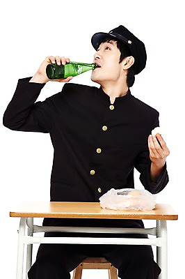 포토 JPG 스튜디오촬영 모자 학생 라이프스타일 남자 교복 음료 음식 남학생 의자 청소년 고등학생 디저트 실내 한명 들기 누끼 사람 앉기 동양인 앞모습 10대 청춘 스쿨라이프 계란 한국인 마시기 추억 병 먹기 책상 복고 학창시절 군것질 삶은계란 사이다 남자만 남자한명만 십대만 십대남자만 십대남자한명만 국내포토 1 식기 잡화 옷 뷰포인트 가구 컨셉 학교 모션 인종 내부 생활 알 계란요리 파일형식