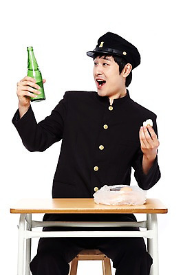 포토 JPG 스튜디오촬영 모자 학생 라이프스타일 남자 교복 음료 음식 남학생 의자 청소년 고등학생 디저트 실내 한명 미소 웃음 들기 누끼 사람 앉기 동양인 앞모습 10대 청춘 스쿨라이프 계란 한국인 추억 병 책상 복고 학창시절 군것질 삶은계란 사이다 남자만 남자한명만 십대만 십대남자만 십대남자한명만 국내포토 1 식기 잡화 옷 뷰포인트 가구 컨셉 학교 모션 표정 인종 내부 생활 알 계란요리 파일형식