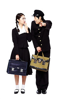 포토 JPG 스튜디오촬영 전신 모자 학생 라이프스타일 여학생 여자 남자 교복 남학생 포즈 가방 모션 청소년 양갈래머리 여고생 고등학생 책가방 땋은머리 실내 서기 들기 누끼 사람 동양인 손짓 두명 앞모습 10대 친구 청춘 스쿨라이프 놀람 우정 한국인 가리킴 추억 고민 복고 등교 하교 학창시절 이성교제 십대만 국내포토 헤어스타일 잡화 옷 감정 뷰포인트 컨셉 학교 관계 표정 인종 내부 생활 등하교 파일형식