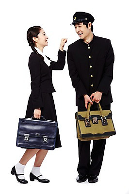 포토 JPG 스튜디오촬영 전신 모자 학생 라이프스타일 여학생 여자 남자 교복 남학생 가방 모션 청소년 양갈래머리 여고생 고등학생 책가방 땋은머리 실내 서기 미소 웃음 들기 누끼 사람 동양인 두명 앞모습 옆모습 10대 친구 청춘 스쿨라이프 우정 한국인 추억 복고 등교 하교 학창시절 이성교제 십대만 국내포토 헤어스타일 잡화 옷 뷰포인트 컨셉 학교 관계 표정 인종 내부 생활 등하교 파일형식