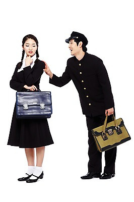 포토 JPG 스튜디오촬영 전신 모자 학생 라이프스타일 여학생 여자 남자 교복 남학생 가방 모션 청소년 양갈래머리 여고생 고등학생 책가방 땋은머리 실내 서기 미소 웃음 들기 누끼 사람 동양인 두명 앞모습 10대 친구 청춘 스쿨라이프 우정 한국인 추억 수줍음 복고 등교 하교 학창시절 이성교제 십대만 국내포토 헤어스타일 잡화 옷 감정 뷰포인트 컨셉 학교 관계 표정 인종 내부 생활 등하교 파일형식