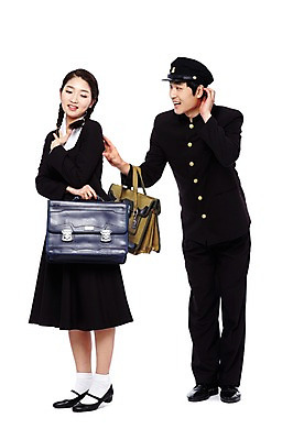 포토 JPG 스튜디오촬영 전신 모자 학생 라이프스타일 여학생 여자 남자 교복 남학생 가방 모션 청소년 양갈래머리 여고생 고등학생 책가방 땋은머리 실내 서기 미소 웃음 들기 누끼 사람 동양인 두명 앞모습 10대 친구 청춘 스쿨라이프 우정 한국인 추억 수줍음 복고 등교 하교 학창시절 이성교제 십대만 국내포토 헤어스타일 잡화 옷 감정 뷰포인트 컨셉 학교 관계 표정 인종 내부 생활 등하교 파일형식