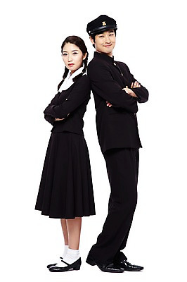 포토 JPG 스튜디오촬영 전신 모자 학생 라이프스타일 여학생 여자 남자 교복 남학생 포즈 모션 청소년 양갈래머리 여고생 고등학생 땋은머리 실내 서기 미소 웃음 누끼 사람 동양인 두명 옆모습 10대 친구 청춘 스쿨라이프 팔짱 우정 한국인 등맞대기 추억 복고 학창시절 십대만 국내포토 헤어스타일 잡화 옷 뷰포인트 컨셉 학교 관계 표정 인종 내부 생활 파일형식