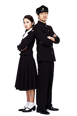 포토 JPG 스튜디오촬영 전신 모자 학생 라이프스타일 여학생 여자 남자 교복 남학생 포즈 모션 청소년 양갈래머리 여고생 고등학생 땋은머리 실내 서기 누끼 사람 동양인 두명 옆모습 10대 친구 청춘 스쿨라이프 팔짱 한국인 등맞대기 분노 추억 복고 싸움 학창시절 이성교제 십대만 국내포토 헤어스타일 잡화 옷 감정 뷰포인트 컨셉 학교 관계 인종 내부 생활 파일형식