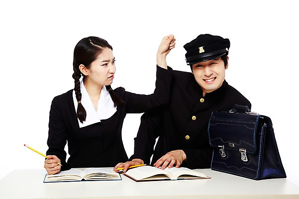 포토 JPG 스튜디오촬영 모자 학생 라이프스타일 여학생 여자 교육 남자 교복 남학생 포즈 가방 교실 학교 모션 청소년 양갈래머리 여고생 고등학생 수업 교재 책가방 땋은머리 실내 누끼 사람 동양인 상반신 두명 앞모습 10대 책 친구 청춘 연필 스쿨라이프 한국인 펀치 짝 짝꿍 가르침 추억 꾸지람 책상 복고 학창시절 십대만 국내포토 헤어스타일 잡화 옷 뷰포인트 가구 컨셉 관계 학용품 인종 내부 생활 필기구 체벌 파일형식