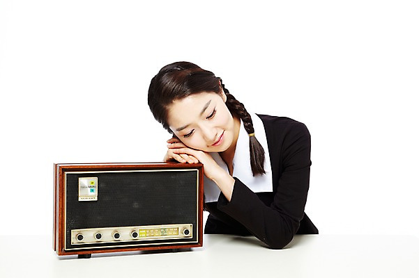 포토 JPG 스튜디오촬영 학생 라이프스타일 여학생 여자 교복 음악 음향기기 청소년 양갈래머리 여고생 고등학생 땋은머리 실내 한명 누끼 사람 동양인 상반신 앞모습 10대 청춘 스쿨라이프 음악감상 감상 듣기 가전제품 한국인 추억 라디오 복고 학창시절 라디오방송 여자만 여자한명만 십대만 십대여자만 십대여자한명만 국내포토 1 헤어스타일 옷 뷰포인트 컨셉 학교 모션 문화예술 인종 내부 생활 전자제품 파일형식