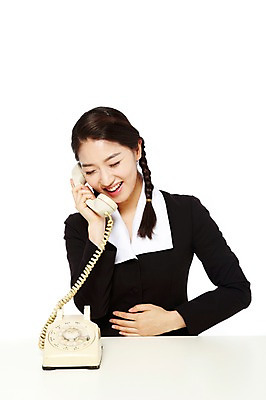 포토 JPG 스튜디오촬영 학생 라이프스타일 여학생 여자 교복 청소년 양갈래머리 여고생 고등학생 땋은머리 실내 한명 웃음 들기 누끼 사람 동양인 상반신 앞모습 10대 청춘 스쿨라이프 통신기기 한국인 추억 전화기 유선전화기 즐거움 복고 학창시절 통화 여자만 여자한명만 십대만 십대여자만 십대여자한명만 국내포토 1 헤어스타일 옷 감정 뷰포인트 컨셉 통신 학교 모션 표정 인종 내부 생활 기계 파일형식