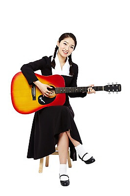 포토 JPG 스튜디오촬영 전신 학생 라이프스타일 여학생 여자 교복 악기 연주 의자 청소년 양갈래머리 여고생 고등학생 현악기 땋은머리 실내 한명 웃음 누끼 사람 앉기 동양인 취미 앞모습 10대 청춘 스쿨라이프 한국인 다리꼬기 기타 추억 통기타 복고 학창시절 여자만 여자한명만 십대만 십대여자만 십대여자한명만 국내포토 1 헤어스타일 옷 음악 뷰포인트 가구 컨셉 학교 모션 표정 인종 내부 생활 파일형식