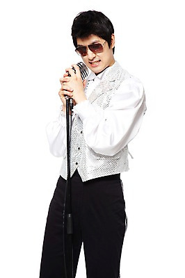 포토 JPG 스튜디오촬영 라이프스타일 옷 패션 남자 음악 음향기기 포즈 모션 실내 한명 서기 누끼 사람 동양인 20대 성인 앞모습 청춘 선글라스 유행 한국인 가수 춤 추억 스탠드마이크 마이크 복고 디스코 열정 복고댄스 무대의상 열창 남자만 남자한명만 성인남자만 청년만 청년남자만 청년남자한명만 성인한명만 성인남자한명만 성인만 국내포토 1 감정 안경 뷰포인트 컨셉 노래 문화예술 인종 청년 내부 생활 전자제품 음악가 파일형식