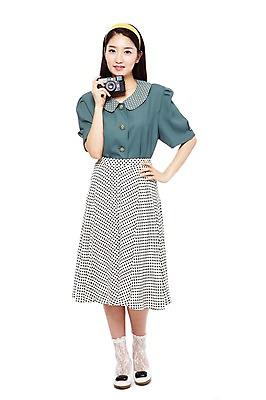 포토 JPG 스튜디오촬영 전신 라이프스타일 여자 허리손 포즈 실내 한명 서기 미소 웃음 들기 누끼 사람 동양인 20대 성인 앞모습 전자제품 청춘 치마 카메라 사진촬영 촬영 한국인 머리띠 비교 변화 추억 복고 아날로그 영상기기 필름카메라 현재 여자만 여자한명만 성인여자만 청년만 청년여자만 성인한명만 청년여자한명만 성인여자한명만 성인만 국내포토 1 뷰포인트 컨셉 장신구 모션 하의 표정 인종 청년 내부 생활 파일형식