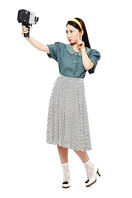 포토 JPG 스튜디오촬영 전신 라이프스타일 여자 포즈 실내 한명 서기 들기 누끼 사람 동양인 손짓 20대 성인 앞모습 전자제품 청춘 치마 카메라 사진촬영 촬영 한국인 머리띠 비교 변화 추억 셀프카메라 복고 브이 아날로그 영상기기 비디오카메라 현재 여자만 여자한명만 성인여자만 청년만 청년여자만 성인한명만 청년여자한명만 성인여자한명만 성인만 국내포토 1 뷰포인트 컨셉 장신구 모션 하의 인종 청년 내부 생활 파일형식