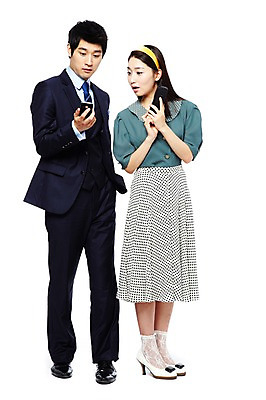 포토 JPG 스튜디오촬영 전신 라이프스타일 응시 여자 남자 산업 비즈니스 기술 실내 서기 들기 사람 정장 20대 성인 두명 앞모습 비즈니스라이프 전자제품 스마트폰 청춘 치마 디지털 놀람 통신기기 한국인 과학기술 직장인 비즈니스맨 비교 발전 변화 추억 휴대용 무선전화기 전화기 복고 아날로그 통화 디지털산업 기계화 부러움 산업발전 현재 청년만 성인만 세련 국내포토 직업 시선 옷 감정 뷰포인트 컨셉 통신 모션 하의 표정 동양인 청년 내부 생활 핸드폰 스마트기기 기계 오브젝트 파일형식