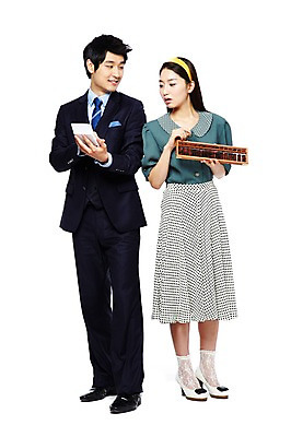 포토 JPG 스튜디오촬영 전신 라이프스타일 여자 남자 산업 비즈니스 기술 실내 서기 미소 웃음 들기 사람 정장 20대 성인 두명 앞모습 비즈니스라이프 전자제품 청춘 치마 디지털 사무용품 한국인 과학기술 전자계산기 계산기 주판 업무 직장인 비즈니스맨 비교 작업실 계산 발전 변화 추억 엿보기 복고 아날로그 디지털산업 기계화 부러움 산업발전 현재 청년만 성인만 세련 국내포토 직업 옷 감정 뷰포인트 컨셉 모션 하의 문구용품 표정 동양인 청년 내부 생활 장비 작업 파일형식