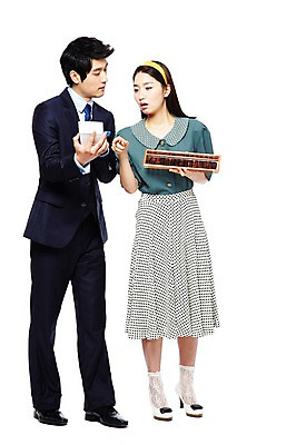 포토 JPG 스튜디오촬영 전신 라이프스타일 여자 남자 산업 비즈니스 기술 실내 서기 들기 사람 정장 20대 성인 두명 앞모습 비즈니스라이프 전자제품 청춘 치마 디지털 사무용품 한국인 과학기술 전자계산기 계산기 주판 업무 직장인 비즈니스맨 비교 작업실 계산 발전 변화 추억 복고 아날로그 보여주기 디지털산업 기계화 부러움 산업발전 현재 청년만 성인만 세련 국내포토 직업 옷 감정 뷰포인트 컨셉 모션 하의 문구용품 동양인 청년 내부 생활 장비 작업 파일형식