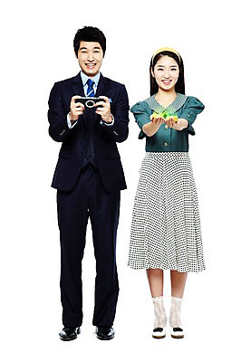 포토 JPG 스튜디오촬영 전신 라이프스타일 여자 남자 산업 비즈니스 기술 실내 서기 웃음 들기 사람 정장 20대 성인 두명 앞모습 비즈니스라이프 전자제품 청춘 치마 장난감 놀이용품 디지털 한국인 과학기술 게임 용수철 직장인 비즈니스맨 비교 발전 변화 추억 게임기 복고 아날로그 디지털산업 기계화 산업발전 현재 청년만 성인만 세련 국내포토 직업 옷 뷰포인트 컨셉 모션 놀이 하의 표정 동양인 청년 내부 생활 오브젝트 파일형식