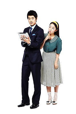 포토 JPG 스튜디오촬영 전신 라이프스타일 여자 남자 산업 비즈니스 정보통신 기술 실내 정보기술 서기 들기 사람 정장 20대 성인 두명 앞모습 비즈니스라이프 전자제품 컴퓨터 청춘 치마 태블릿 디지털 통신기기 한국인 과학기술 업무 직장인 비즈니스맨 비교 작업실 발전 변화 추억 휴대용 엿보기 복고 아날로그 디지털산업 기계화 부러움 산업발전 현재 청년만 성인만 세련 국내포토 직업 옷 감정 뷰포인트 컨셉 통신 모션 하의 동양인 청년 내부 생활 스마트기기 기계 정보 작업 오브젝트 파일형식