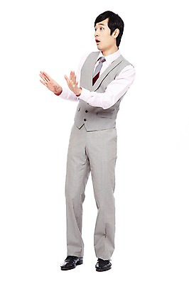 포토 JPG 스튜디오촬영 전신 직업 응시 남자 포즈 비즈니스 모션 영업 실내 표정 한명 서기 누끼 사람 동양인 정장 손짓 20대 성인 앞모습 비즈니스라이프 놀람 거래 한국인 업무 직장인 비즈니스맨 작업실 거절 복고 열정 사회생활 남자만 남자한명만 성인남자만 청년만 청년남자만 청년남자한명만 성인한명만 성인남자한명만 성인만 국내포토 1 라이프스타일 시선 옷 감정 뷰포인트 컨셉 인종 청년 내부 작업 파일형식