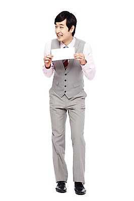 포토 JPG 스튜디오촬영 전신 직업 응시 남자 포즈 비즈니스 모션 봉투 영업 실내 한명 서기 미소 웃음 들기 누끼 사람 동양인 정장 20대 성인 앞모습 비즈니스라이프 거래 한국인 예절 업무 직장인 비즈니스맨 작업실 복고 열정 사회생활 뇌물 아부 돈거래 돈봉투 불법 청탁 남자만 남자한명만 성인남자만 청년만 청년남자만 청년남자한명만 성인한명만 성인남자한명만 성인만 국내포토 1 라이프스타일 시선 옷 감정 뷰포인트 표정 인종 청년 내부 작업 범죄 파일형식