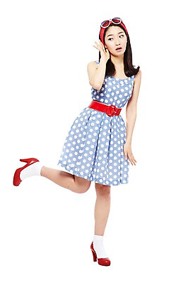 포토 JPG 스튜디오촬영 전신 긴머리 응시 옷 원피스 여자 패션 포즈 모션 실내 한명 서기 누끼 사람 동양인 손짓 20대 성인 앞모습 청춘 치마 선글라스 민소매 유행 물방울무늬 놀람 한국인 벨트 머리띠 추억 하이힐 즐거움 복고 다리들기 여자만 여자한명만 성인여자만 청년만 청년여자만 성인한명만 청년여자한명만 성인여자한명만 성인만 국내포토 1 헤어스타일 시선 잡화 감정 안경 구두 뷰포인트 컨셉 상의 무늬 장신구 하의 표정 인종 청년 내부 여성화 파일형식