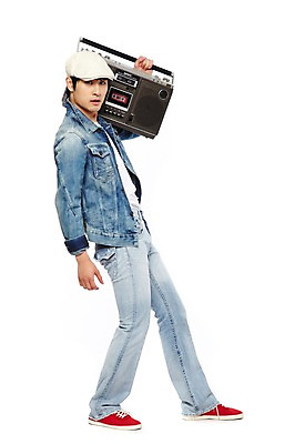 포토 JPG 스튜디오촬영 전신 모자 옷 패션 남자 음악 음향기기 포즈 모션 놀이 실내 한명 서기 들기 누끼 사람 동양인 20대 성인 옆모습 캐주얼 전자제품 청춘 유행 음악감상 감상 한국인 청바지 카세트테이프 추억 라디오 복고 청자켓 아날로그 고고장 남자만 남자한명만 성인남자만 청년만 청년남자만 청년남자한명만 성인한명만 성인남자한명만 성인만 국내포토 1 잡화 뷰포인트 컨셉 바지 문화예술 인종 청년 내부 재킷 파일형식