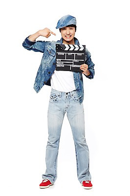 포토 JPG 스튜디오촬영 전신 모자 옷 패션 남자 포즈 모션 실내 한명 서기 미소 웃음 들기 누끼 사람 동양인 손짓 20대 성인 앞모습 캐주얼 청춘 유행 촬영 한국인 청바지 가리킴 추억 감독 클래퍼보드 영화 복고 청자켓 영화감독 영화촬영 남자만 남자한명만 성인남자만 청년만 청년남자만 청년남자한명만 성인한명만 성인남자한명만 성인만 국내포토 직업 1 잡화 뷰포인트 컨셉 바지 문화예술 표정 인종 청년 내부 재킷 파일형식