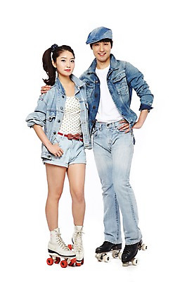 포토 JPG 스튜디오촬영 전신 모자 라이프스타일 커플 옷 여자 패션 남자 한쌍 포즈 반바지 모션 놀이 레저 어깨동무 실내 서기 미소 웃음 누끼 사람 동양인 20대 성인 취미 두명 앞모습 캐주얼 레포츠 청춘 유행 한국인 스케이트 청바지 롤러블레이드 추억 복고 롤러 청자켓 롤러장 청년만 성인만 국내포토 잡화 스포츠용품 뷰포인트 컨셉 바지 관계 표정 인종 청년 내부 생활 재킷 파일형식