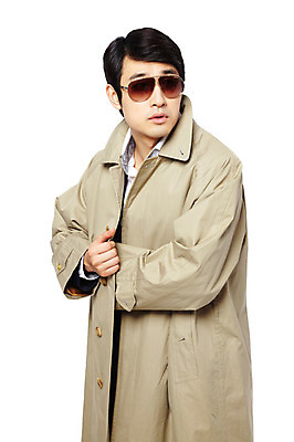 포토 JPG 스튜디오촬영 응시 옷 패션 남자 포즈 모션 실내 한명 서기 누끼 사람 동양인 정장 20대 성인 청춘 선글라스 유행 외투 한국인 코트 트렌치코트 추억 복고 바바리맨 남자만 남자한명만 성인남자만 청년만 청년남자만 청년남자한명만 성인한명만 성인남자한명만 성인만 국내포토 1 시선 안경 컨셉 상의 인종 청년 내부 범죄자 파일형식