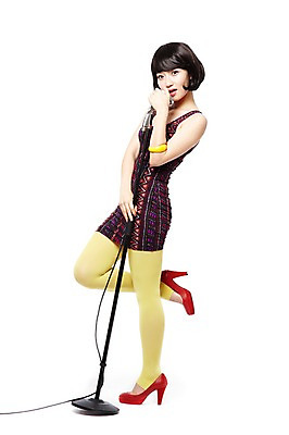 포토 JPG 스튜디오촬영 전신 라이프스타일 옷 원피스 여자 패션 음악 음향기기 포즈 노래 팔찌 모션 실내 한명 서기 누끼 사람 동양인 20대 성인 옆모습 청춘 치마 민소매 유행 한국인 가수 춤 단발머리 추억 하이힐 스탠드마이크 마이크 복고 디스코 복고댄스 레깅스 다리들기 여자만 여자한명만 성인여자만 청년만 청년여자만 성인한명만 청년여자한명만 성인여자한명만 성인만 국내포토 1 헤어스타일 구두 뷰포인트 컨셉 상의 장신구 하의 문화예술 인종 청년 내부 생활 전자제품 음악가 여성화 파일형식