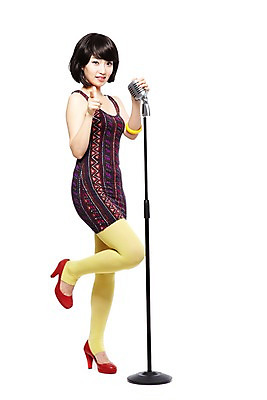 포토 JPG 스튜디오촬영 전신 라이프스타일 옷 원피스 여자 패션 음악 음향기기 포즈 노래 팔찌 모션 실내 한명 서기 미소 웃음 누끼 사람 동양인 손짓 20대 성인 옆모습 청춘 치마 민소매 유행 한국인 가수 가리킴 춤 단발머리 추억 하이힐 스탠드마이크 마이크 복고 디스코 복고댄스 레깅스 다리들기 여자만 여자한명만 성인여자만 청년만 청년여자만 성인한명만 청년여자한명만 성인여자한명만 성인만 국내포토 1 헤어스타일 구두 뷰포인트 컨셉 상의 장신구 하의 문화예술 표정 인종 청년 내부 생활 전자제품 음악가 여성화 파일형식